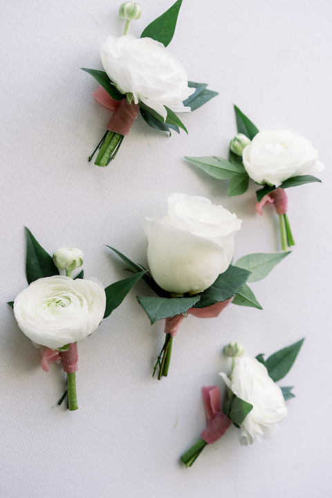 sophisticated-all-white-wedding-little-hill-floral-designs1