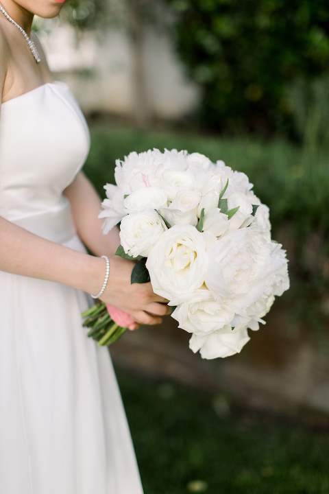 sophisticated-all-white-wedding-little-hill-floral-designs2